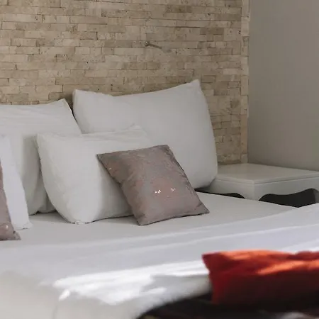 מלון Melrose House 3*