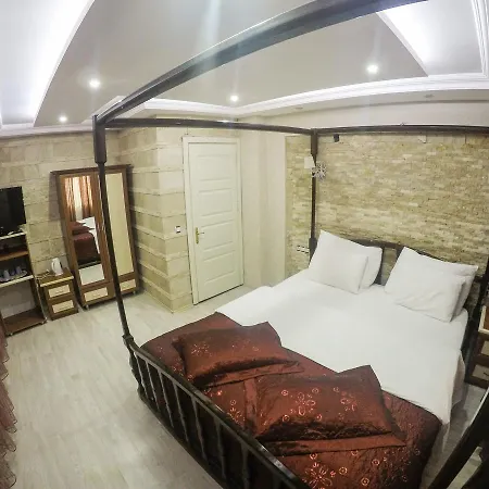 Melrose House 3*