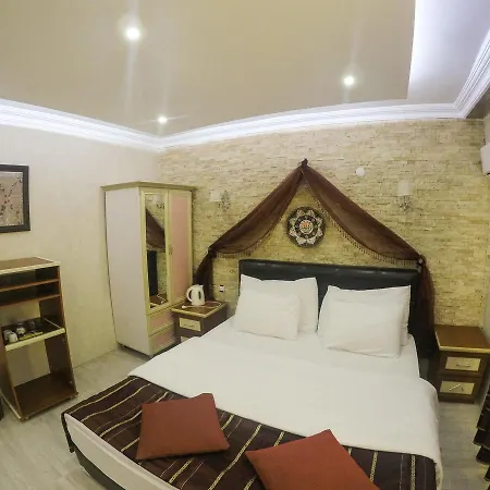 Melrose House 3*