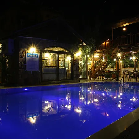 Melrose House 3*