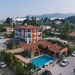Melrose מלון פמוקלה