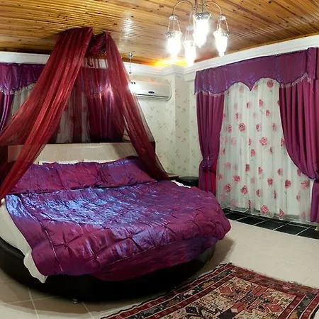 Melrose House 3*