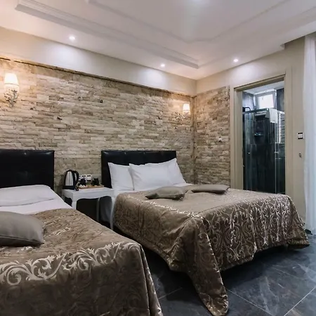 Melrose House 3*